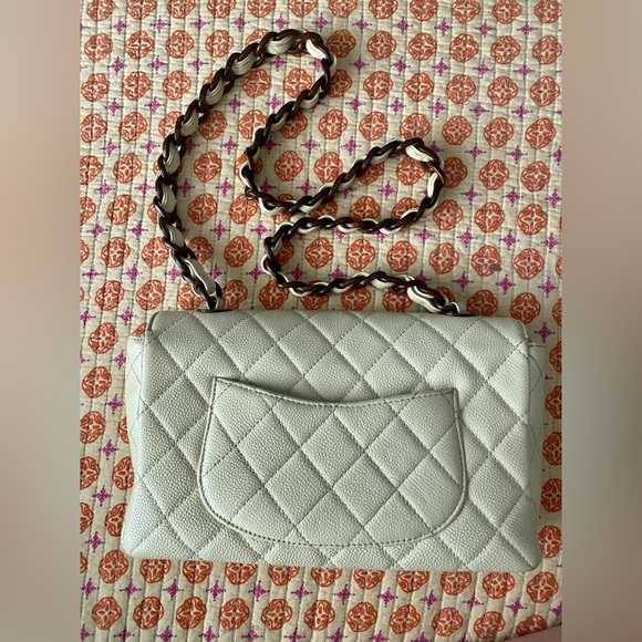 CHANEL Caviar Leather Wooden CC Quilted Classic Flap Medium Wood Chain Bag - Picture 2 of 12